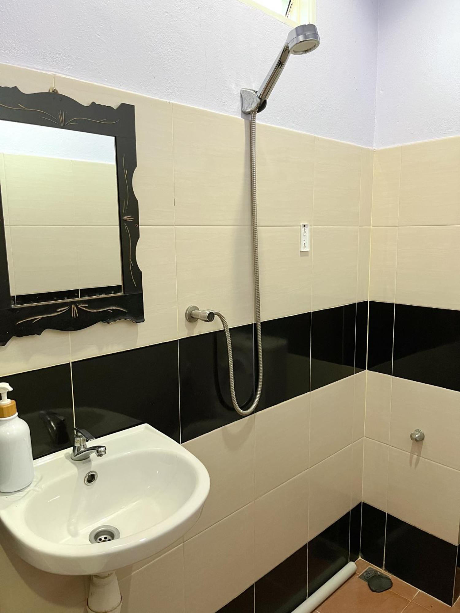 Rayyan'S Roomstay Pantai Kok Exterior photo